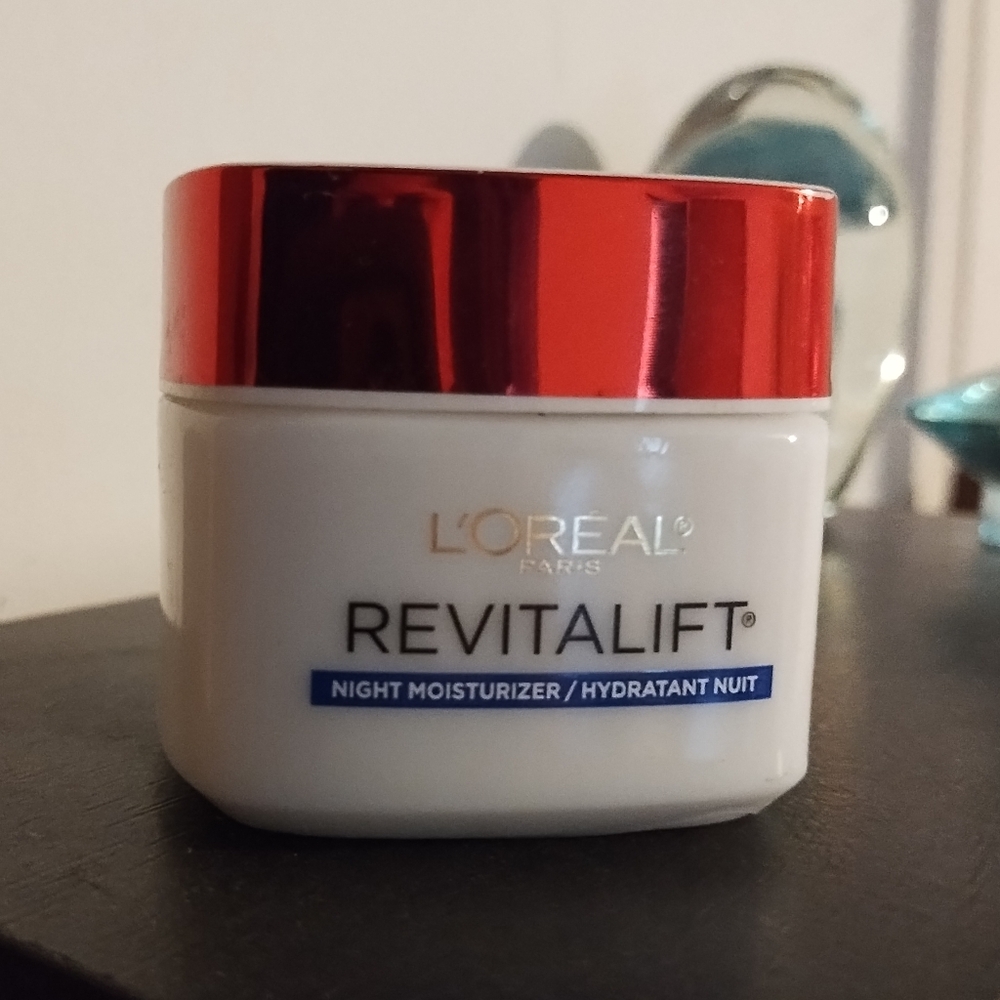 L'Oreal Revitalift Night Moisturizer